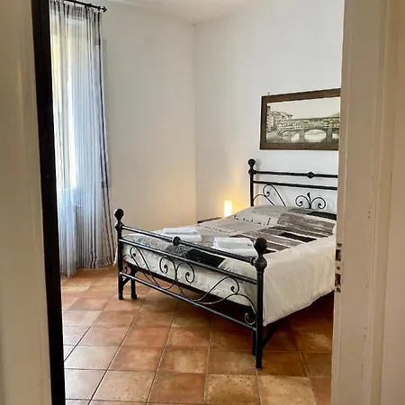 Nice & Roomy Apartment Behind The Uffizi Museum-2